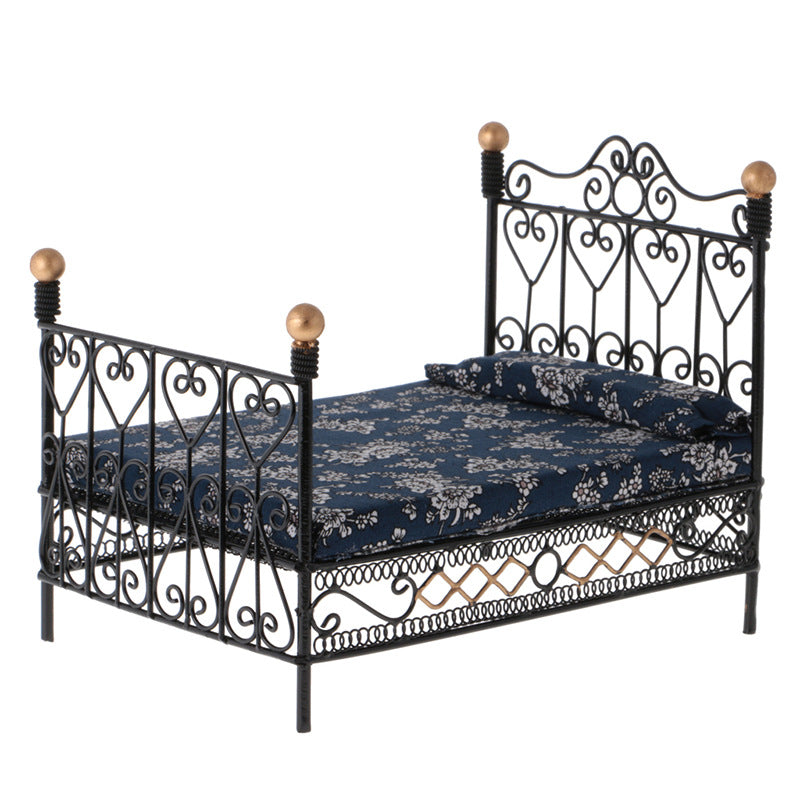 Simulation Bedroom Furniture Model Wrought Iron Double Bed